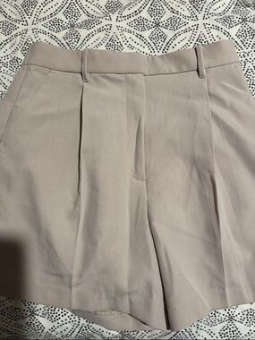 Abercrombie &Fitch High-Rise Pleated Trouser Shorts - Taupe